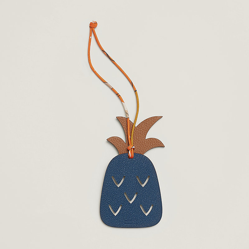 小物 HERMES Pineapple and leaf charm | Hermès Mainland China